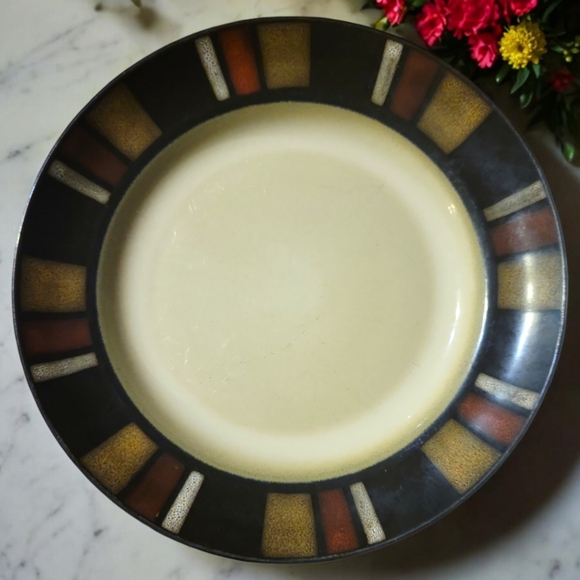 1 Vtg Strata Mikasa Salad Plate Gourmet Basics Black White Tan Brown - Picture 1 of 3